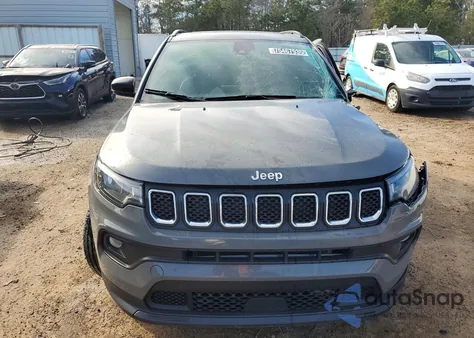 2024 Jeep Compass Latitude z USA, uszkodzony, nr VIN 3C4NJDBN8RT580939